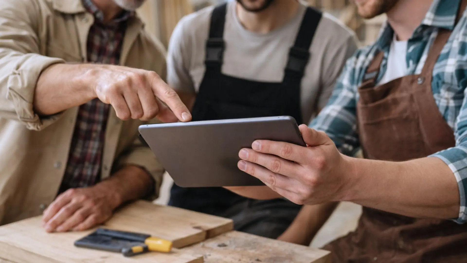 Prozesse im Handwerk optimieren: Wie Werkstatt, Baustelle & Büro endlich zusammenarbeiten